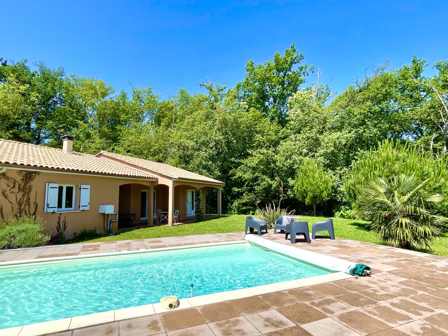 caporizon-Dordogne-Perigord-Villa Puy d'aiguillon-location-saisonniere-airbnb-booking